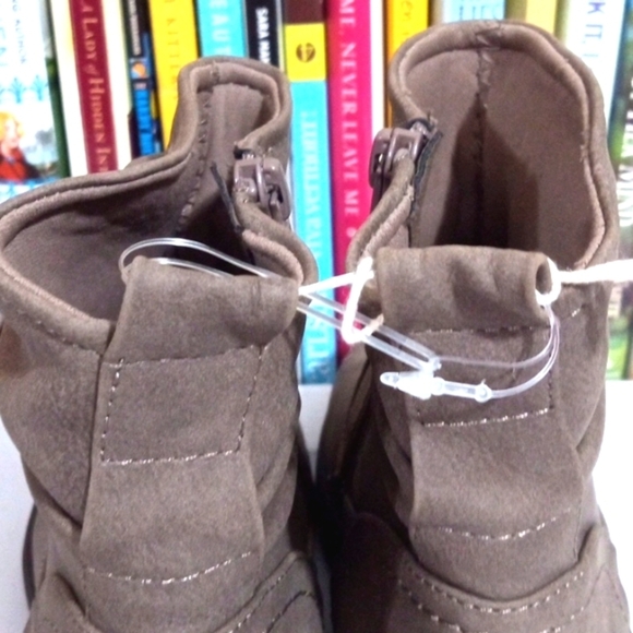 CLIFFS BY WHITE MOUNTAIN BROWN  WEDGE HEEL ANKLE BOOTS SIZE 6 NWT - Picture 8 of 9